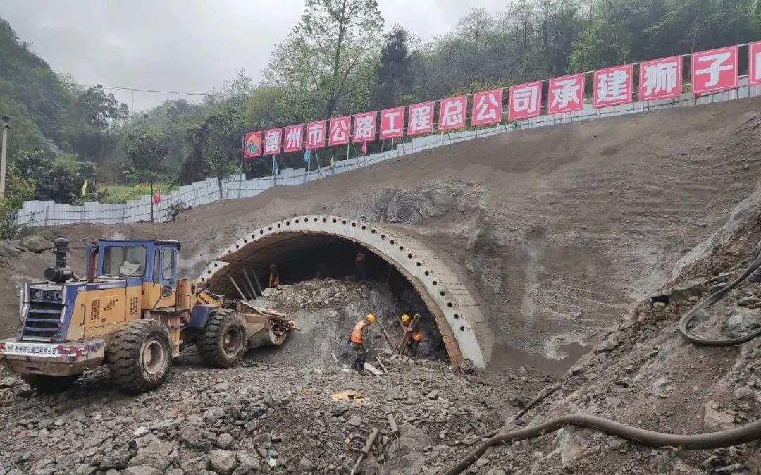 春風(fēng)起 春潮涌—德達(dá)路橋集團(tuán)工程建設(shè)場(chǎng)面火熱